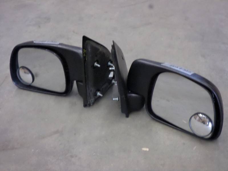 lot 22 image: Set Of 2002 Ford F.350 Truck Mirror...