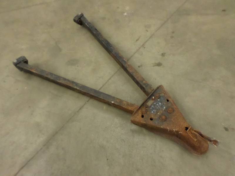 lot 51 image: Steel Tow Bar With 2 Ball Hitch ...