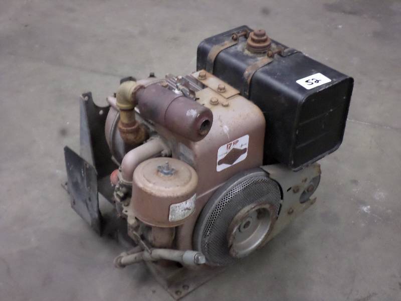 lot 52 image: Briggs 7 Stratton 17HP Gas Engine W...
