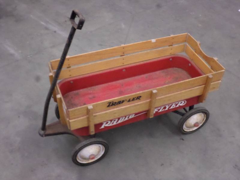 lot 69 image: Radio Flyer Travler Steel Wagon ...