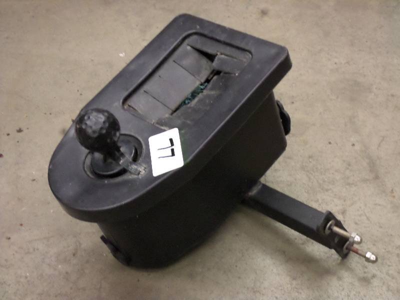 lot 77 image: Side-Mount Golf BallGolf Club Wash...