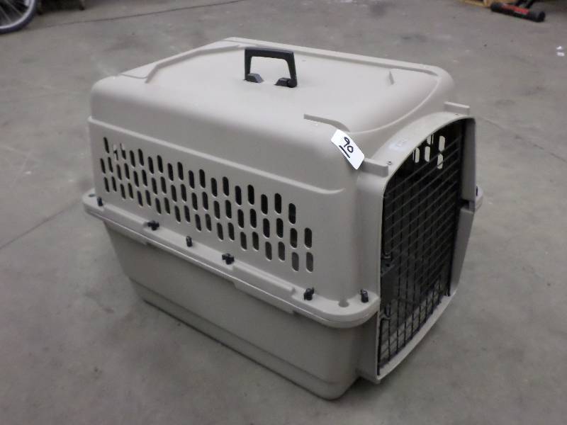 lot 90 image: Great Choice Mid-Sized Pet Travel K...