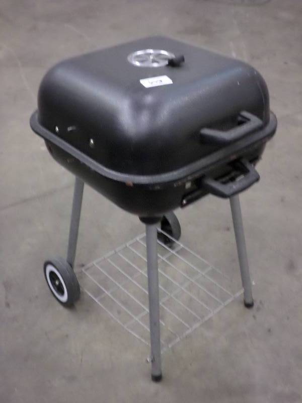 lot 102 image: Portable BBQ Grill ...
