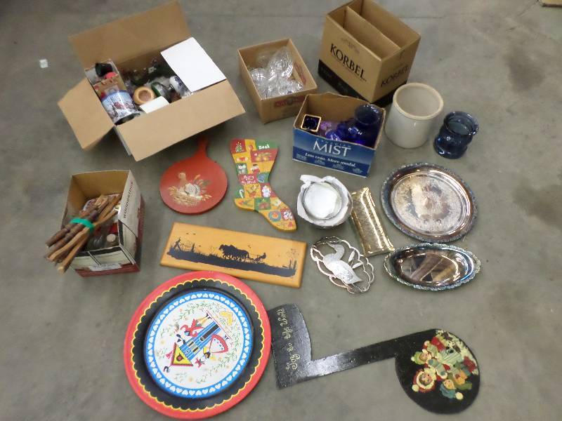 lot 151 image: Large Lot Of Misc Knick-Knacks, Col...