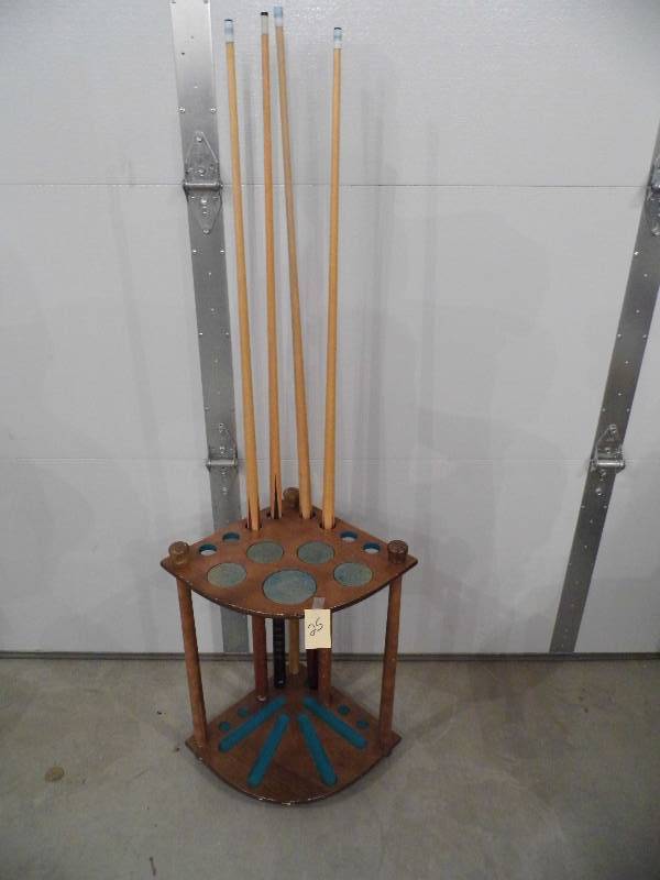 Pool Cues W Stand