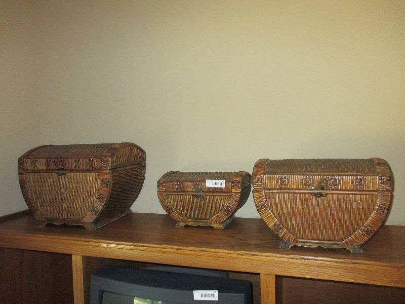 Wicker chests