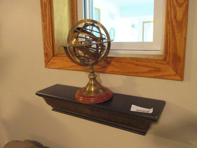 Shelf and globe