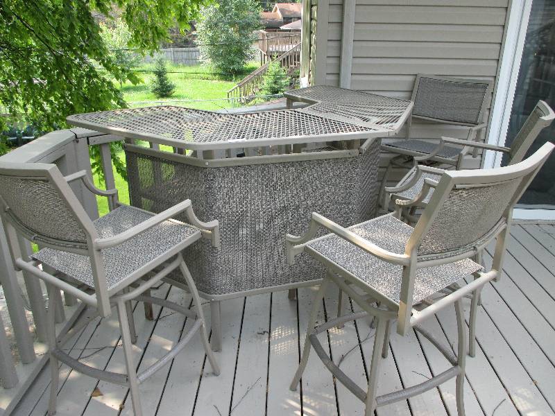 Patio Bar and Stools