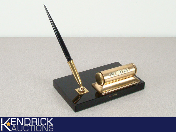 lot 4 image: Vintage Sheaffers Desktop Pen and Calendar Set