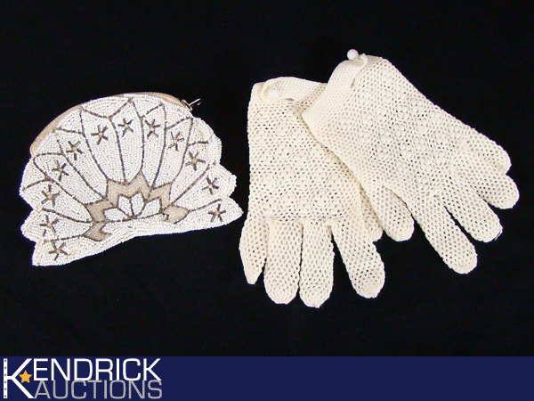 lot 17 image: MINT 1920s Antique Society Beaded Purse and Crocheted Gloves