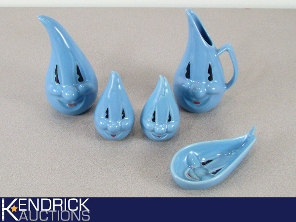 lot 31 image: MINT Vintage 1940s Handy Flame Cream, Sugar, Salt & Pepper Set