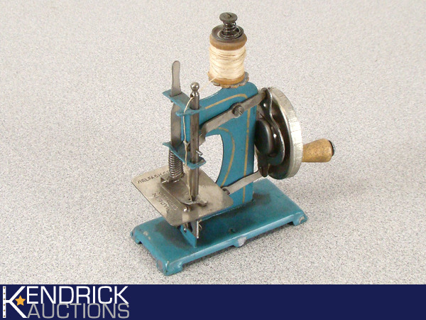 lot 38 image: Antique Miniature Vielfach Geschutzt Sewing Machine