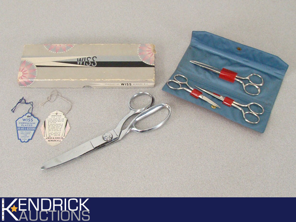lot 39 image: 4 Vintage Wiss Metal Scissors with Original Box, and Carrying Case