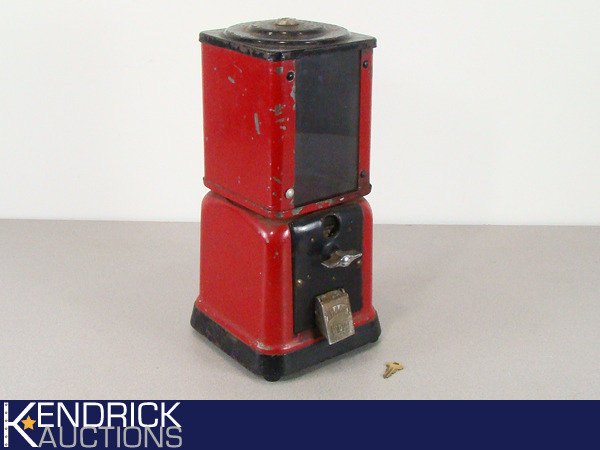 lot 52 image: Working Antique Cast Iron Gum Ball Machine with Key