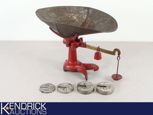 lot 53 image: Working Antique Cast Iron Weight Scale with Weights