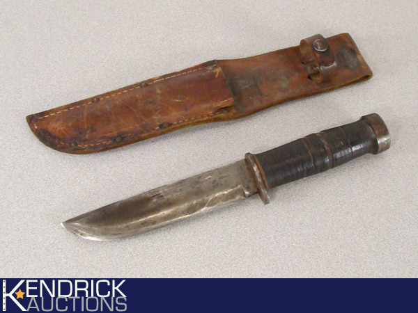 lot 59 image: Vintage Cattaraugus WWII 225 Q Fighting Knife with Leather Sheath