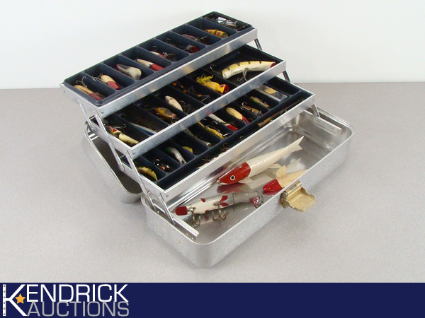 lot 64 image: Mint Condition UMCO 175A Tackle Box Filled with Vintage Wood Lures