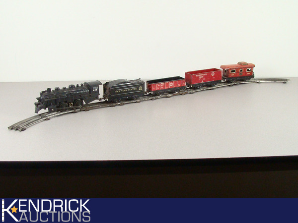 lot 92 image: Vintage MARX Toys Metal Train Set with Metal Track