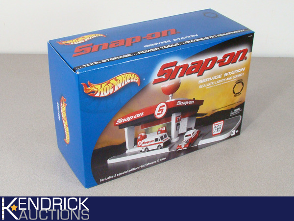 lot 94 image: Mint in Box Hot Wheels Snap-On Service Station