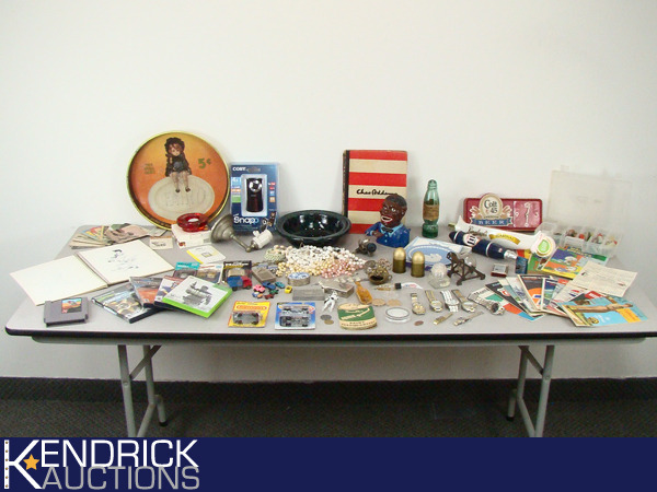 lot 100 image: Large Lot of Miscellaneous Collectibles