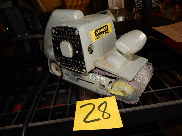 lot 28 image: 90031 Super Duty, Stanley 3 in Belt Sander
