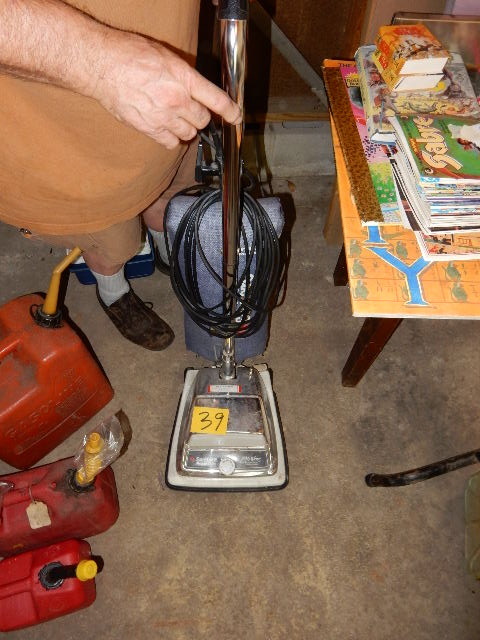 lot 39 image: Sanitaire, Heavy Duty Vacuum