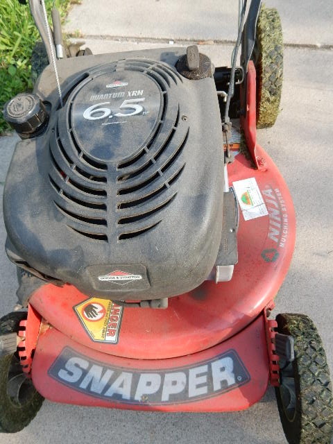 lot 2 image: Snapper Mower