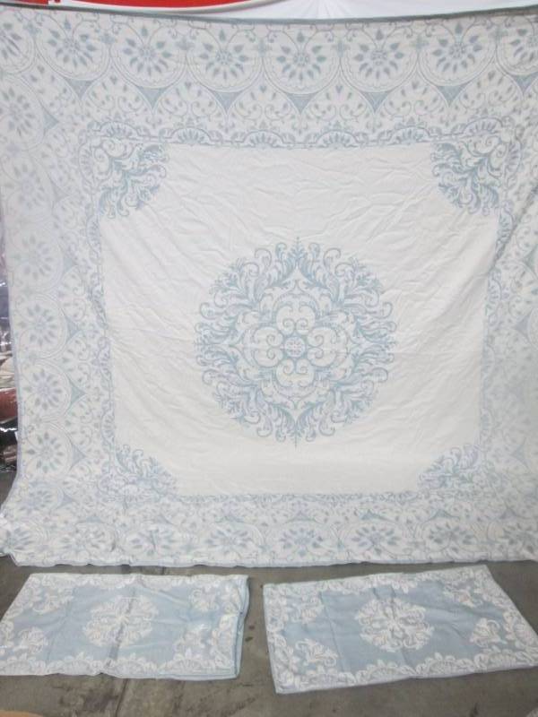 lot 86 image: Opulence 3-pc. Jacquard Bedspread Set - King