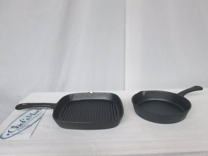 lot 62 image: Chefs Mark Pre-Seasoned Cast Iron 2-pc. Set