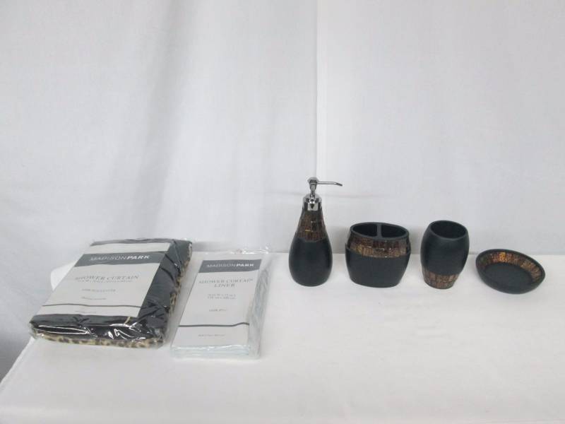 lot 76 image: Safari Cheetah Bath Collection