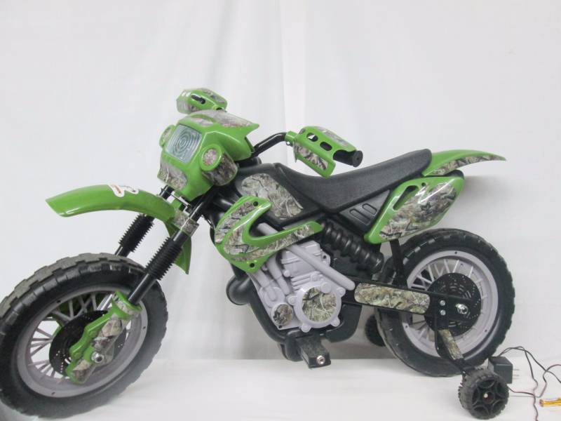 lot 30 image: Fun Wheels 6V True Timber Motorbike Ride-On