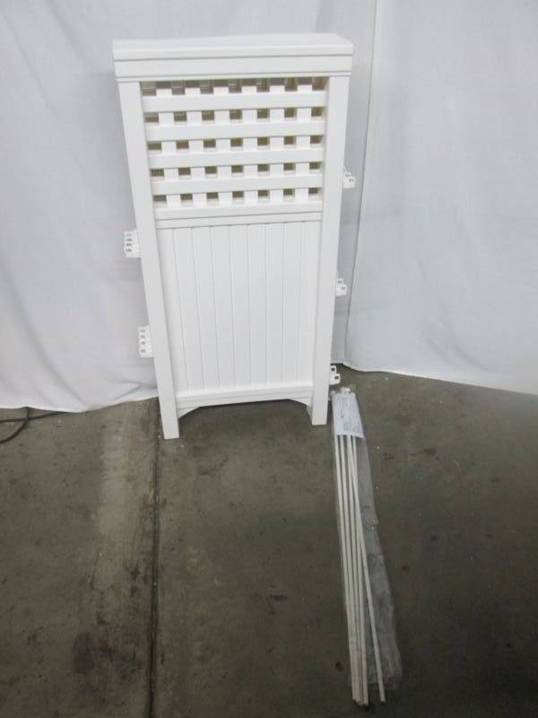 lot 56 image: Suncast Grand View Outdoor Fencing Set