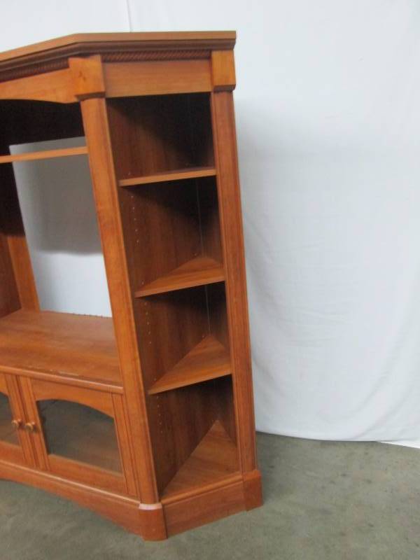 lot 61 image: Entertainment Center