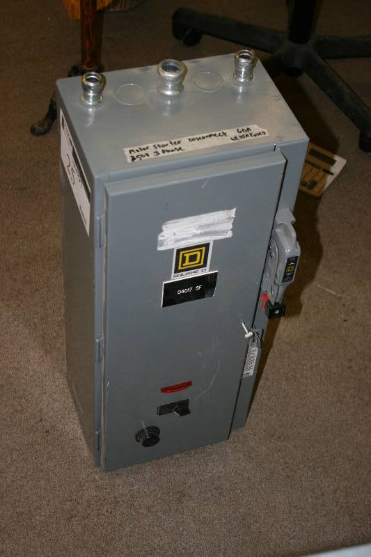 lot 25 image: Square D Motor Starter Disconnect 60A 250V 3 Phase w35A Fuses 11 x 10 x 27.
