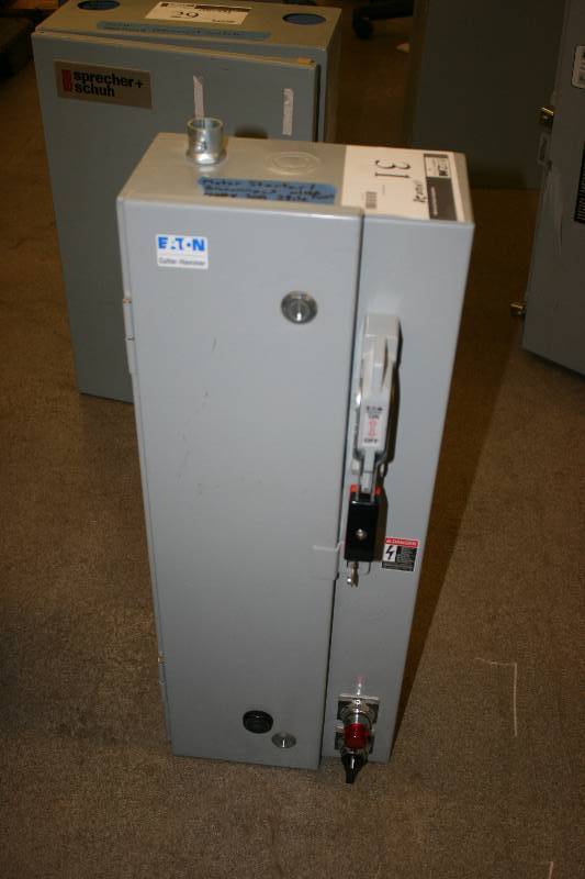 lot 31 image: Cutler Hammer Motor StarterDisconnect w 10A Fuses 480V30A3 Pole 11 x 10 x 28.