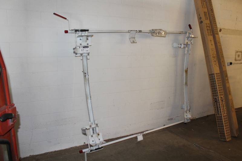 lot 12 image: Weather Guard Ladder RackRoof Rack For Pick-Ups Item No. LR-000000176694 White 80 x 100 x 20.