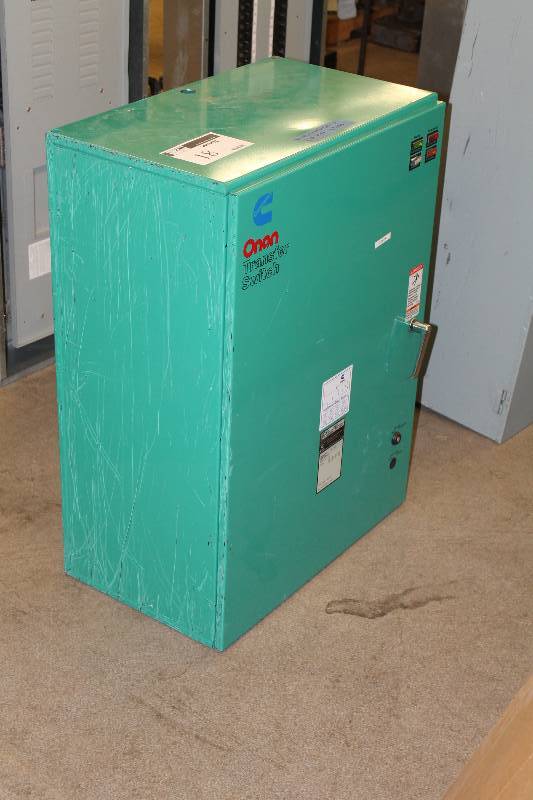 lot 18 image: Cummins Onan OT 225 Transfer Switch 26 x 16 x 36.