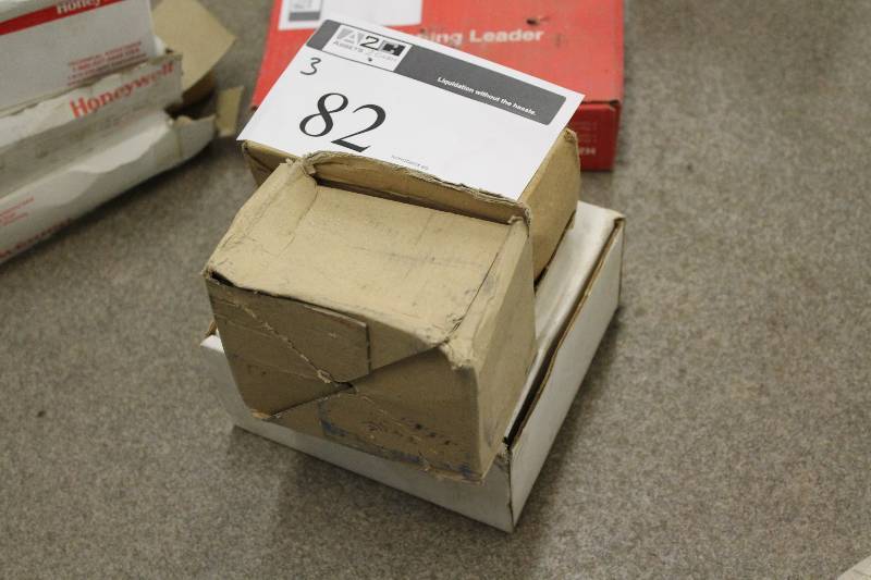 lot 82 image: Box Lot of (3) Including Honeywell Linear Actuator Setra Model C264 Lab Differential Pressure Sensor Kele UCP-422 Electronic Pneumatic Transducer.