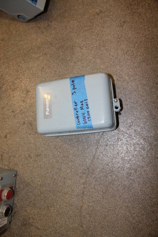 lot 49 image: Furnas Controller 3 Pole600V Max120V Coil 6 x 9 x 5.