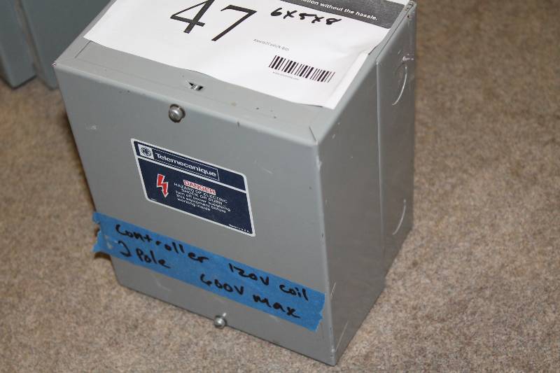 lot 47 image: Telmecanique Controller 120V Coil 3 Pole 600V Max 6 x 5 x 8.