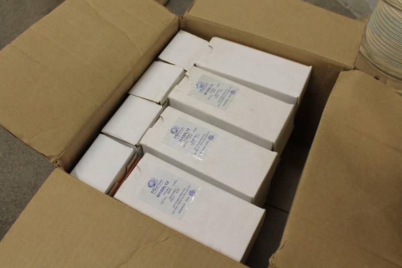 lot 91 image: Box Lot of Magnitude Lighting Transformers M100L12 Primary 120V60Hz.33A Secondary 12V8.3A.