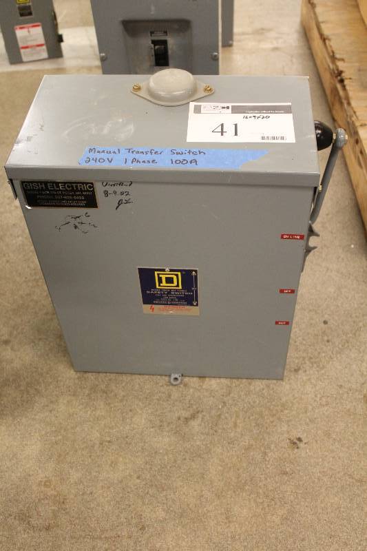 lot 41 image: Square D Manual Transfer Switch 100A240V1 Phase 16 x 9 x 20.