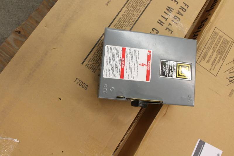 lot 36 image: Square D General Duty Safety Switch 7 x 6 x 9.