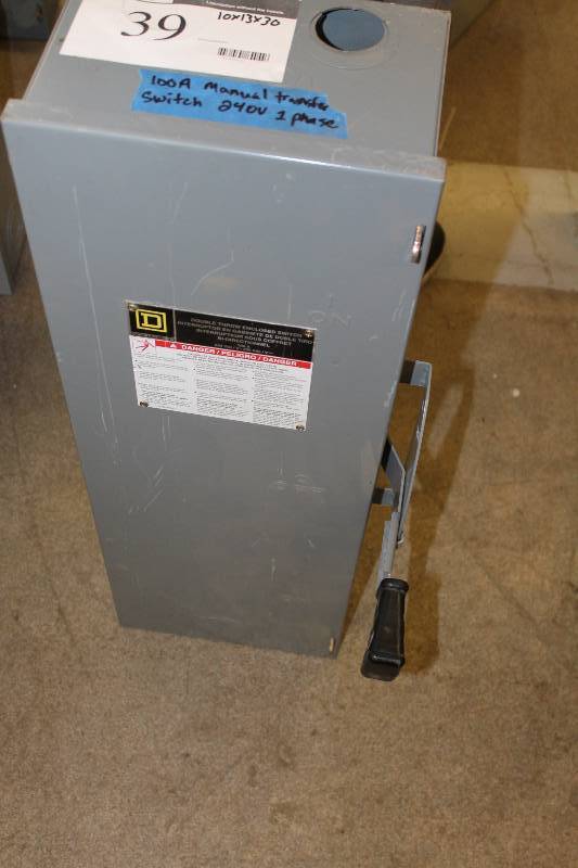 lot 39 image: Square D Manual Transfer Switch 100A240V1 Phase 10 x 13 x 30.