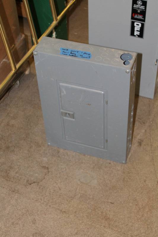 lot 40 image: Circuit Breaker 100A240V1 Phase Main Lug Load Center 24 Circuit 15 x 4 x 22.