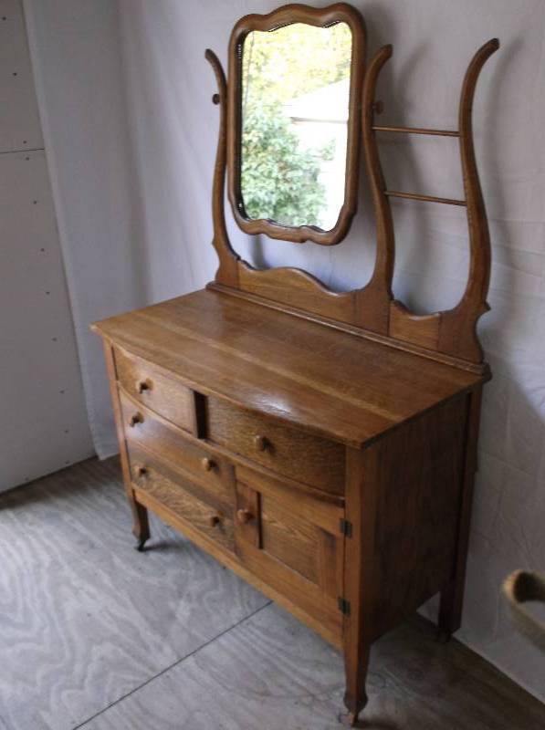 lot 1 image: AntiqueVintage