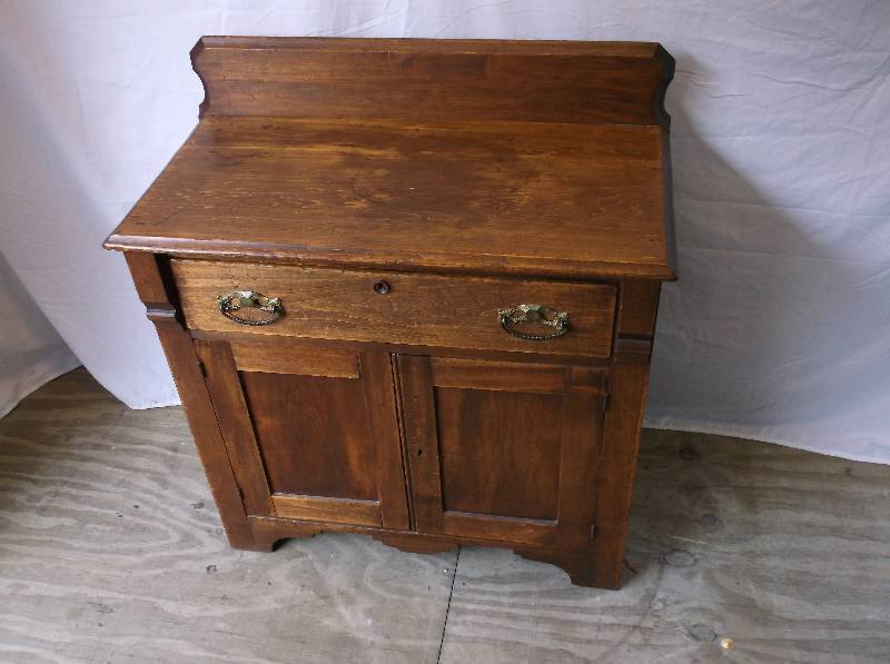 lot 4 image: AntiqueVintage