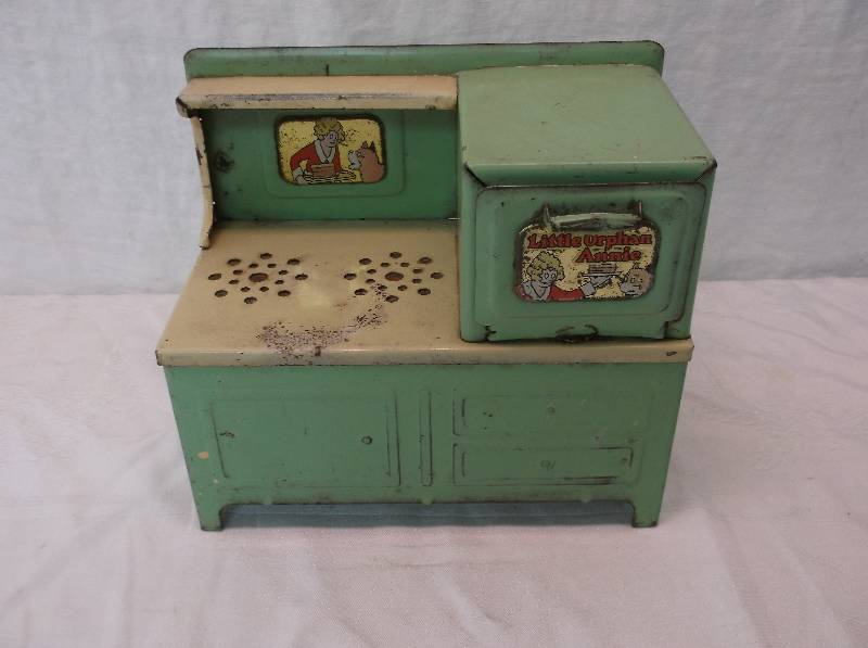 lot 12 image: AntiqueVintage