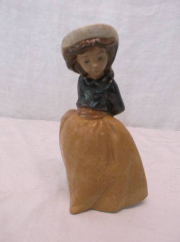lot 15 image: Lladro