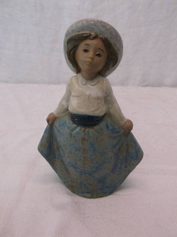 lot 16 image: Lladro